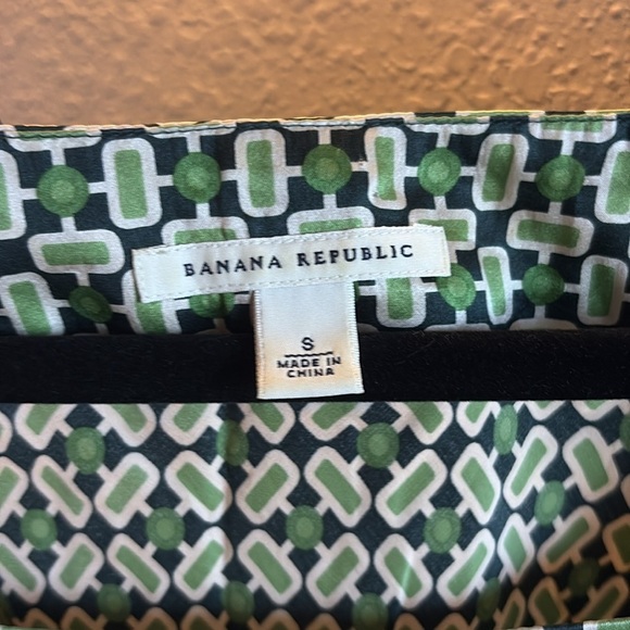 Banana Republic Silk Green Geometric Green and Navy Blouse/ Size small - Picture 2 of 8